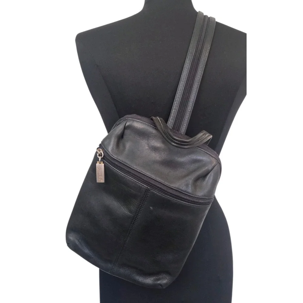 Tignanello Black Soft Leather Sling Backpack Purse Bag Vintage Y2K Convertible‎